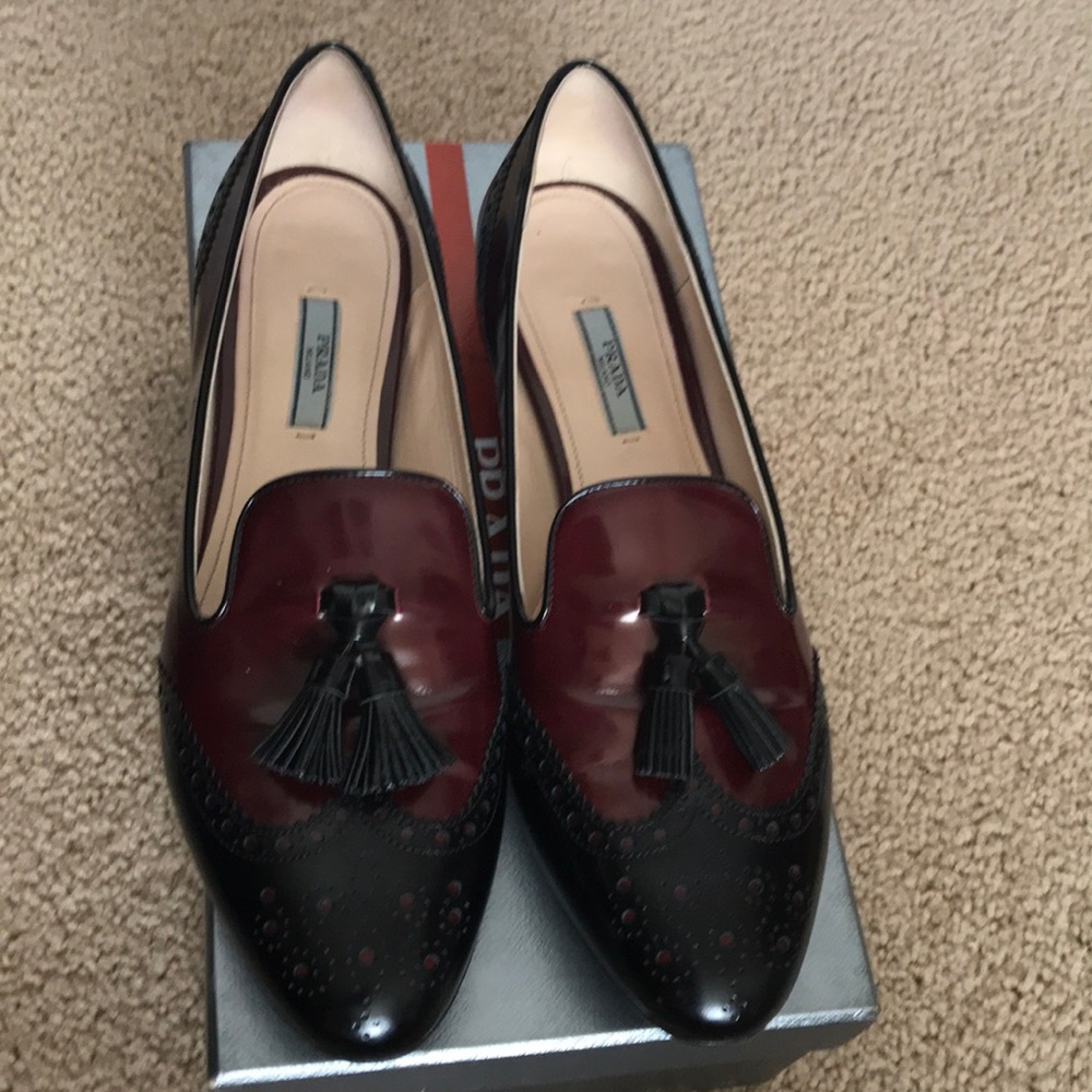Prada Spazzolato Wingtip Tassel Loafer size: 40.5